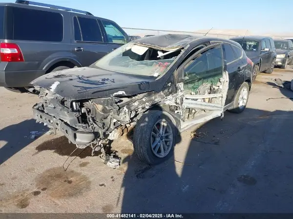 1FADP3K27JL322833 2018 FORD FOCUS - Image 2