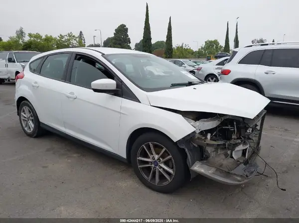 1FADP3K28JL272671 2018 FORD FOCUS - Image 1