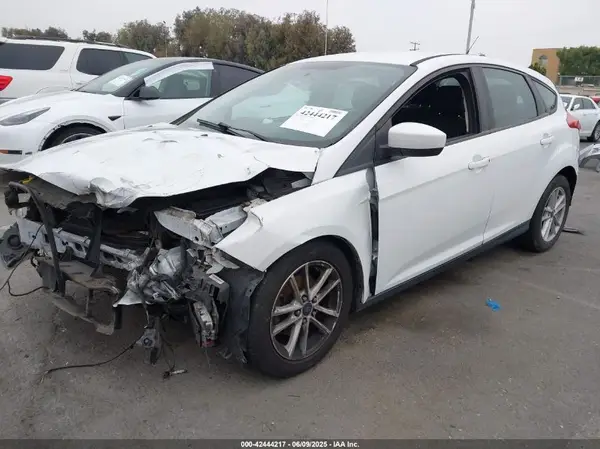 1FADP3K28JL272671 2018 FORD FOCUS - Image 2