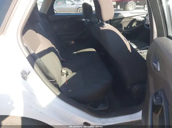1FADP3K29GL306576 2016 FORD FOCUS - Image 8