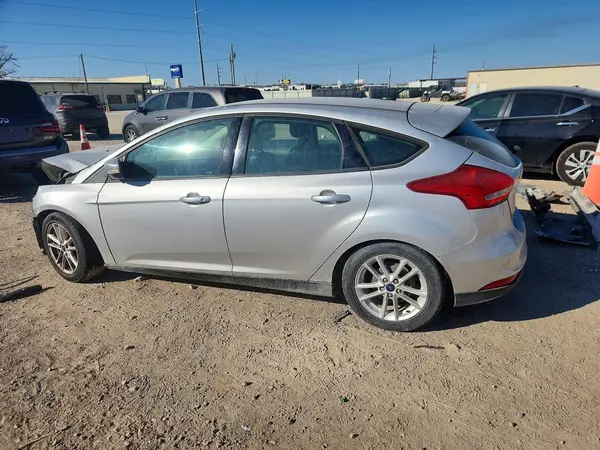 1FADP3K29GL348696 2016 FORD FOCUS - Image 2