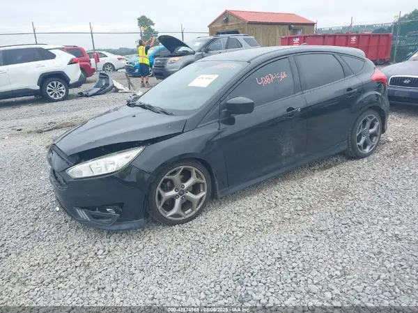 1FADP3K29JL210227 2018 FORD FOCUS - Image 2