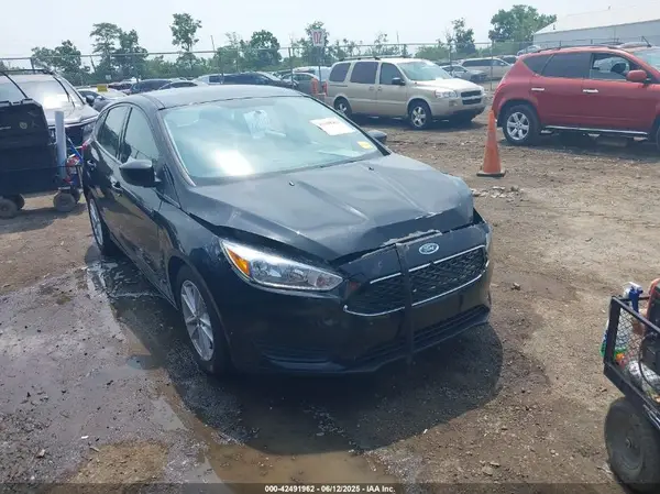 1FADP3K29JL238027 2018 FORD FOCUS - Image 1