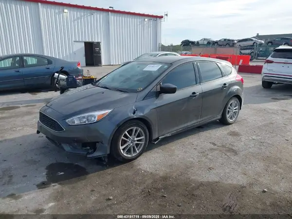 1FADP3K29JL315558 2018 FORD FOCUS - Image 2