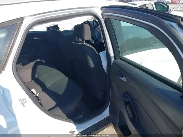 1FADP3K2XGL219401 2016 FORD FOCUS - Image 8