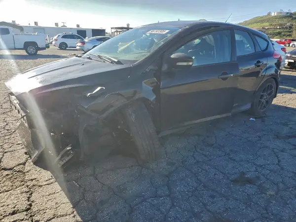 1FADP3K2XGL255928 2016 FORD FOCUS - Image 1