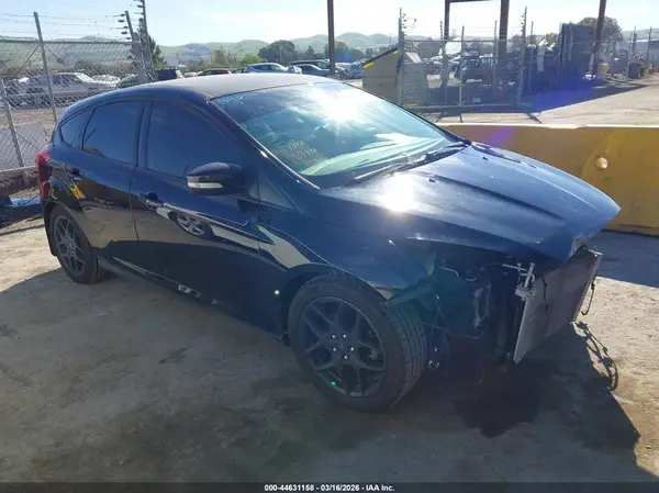 1FADP3K2XGL276200 2016 FORD FOCUS - Image 1