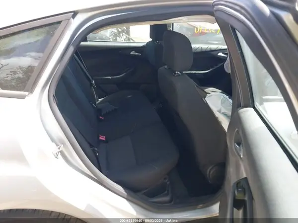 1FADP3K2XGL277136 2016 FORD FOCUS - Image 8