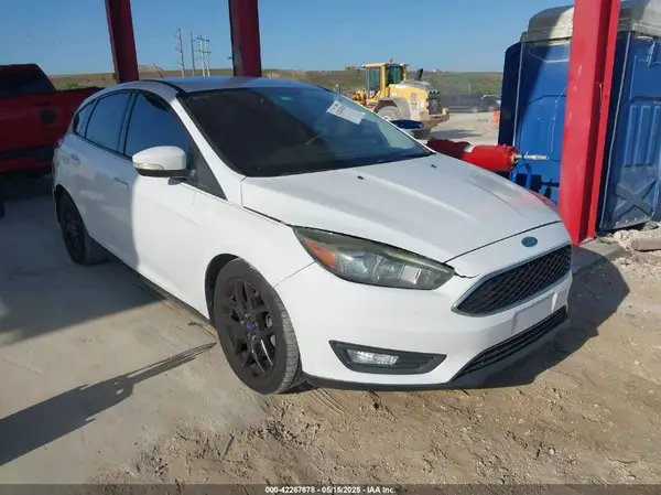 1FADP3K2XGL307378 2016 FORD FOCUS - Image 1