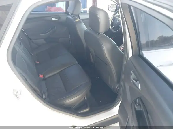 1FADP3K2XGL307378 2016 FORD FOCUS - Image 8
