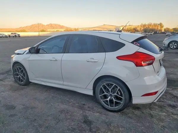 1FADP3K2XGL337206 2016 FORD FOCUS - Image 2