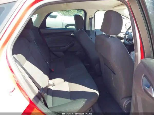 1FADP3K2XHL243070 2017 FORD FOCUS - Image 8