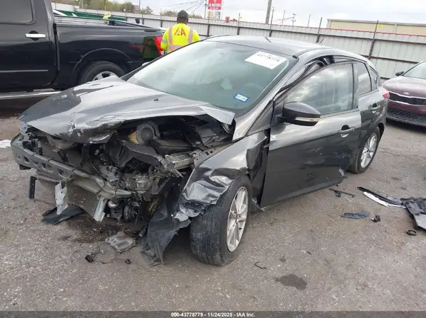 1FADP3K2XHL244414 2017 FORD FOCUS - Image 2