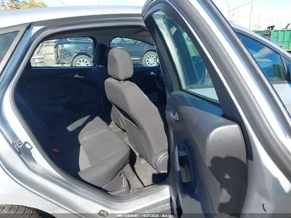 1FADP3K2XHL302005 2017 FORD FOCUS - Image 8