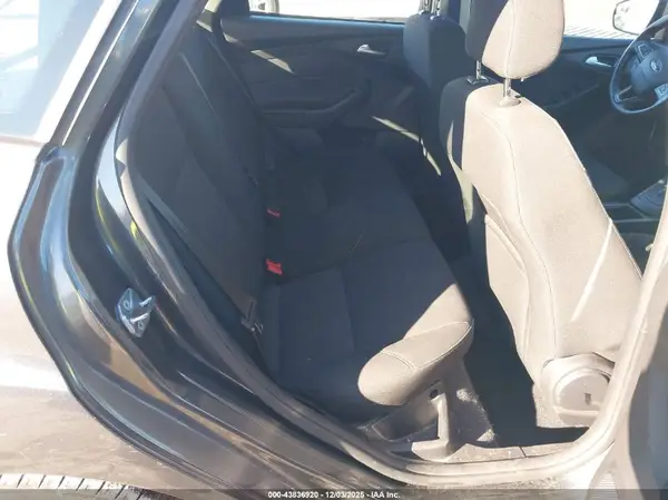 1FADP3K2XJL300227 2018 FORD FOCUS - Image 8