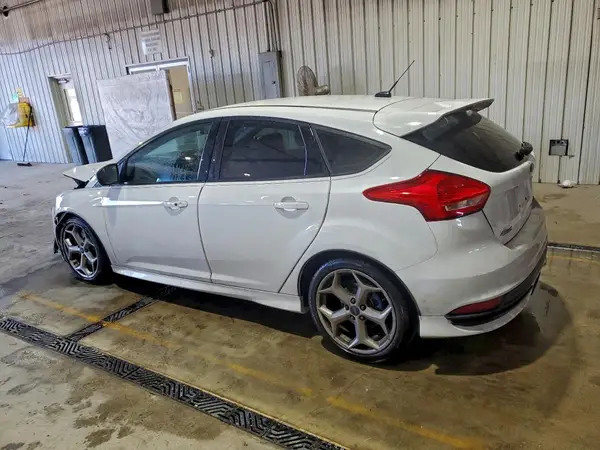 1FADP3L90JL233987 2018 FORD FOCUS - Image 2