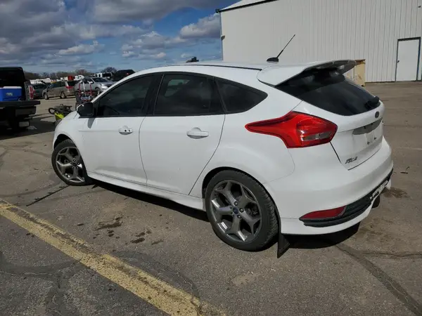 1FADP3L90JL240907 2018 FORD FOCUS - Image 2