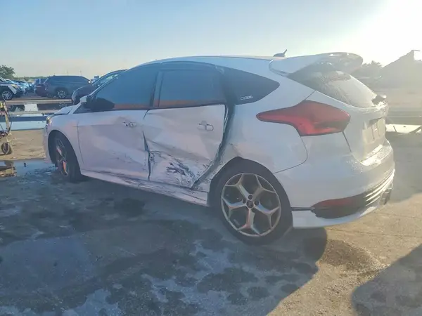 1FADP3L91JL221301 2018 FORD FOCUS - Image 2