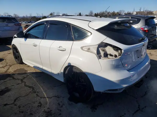 1FADP3L92JL307104 2018 FORD FOCUS - Image 2