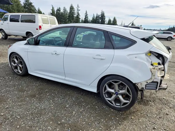 1FADP3L93JL317138 2018 FORD FOCUS - Image 2