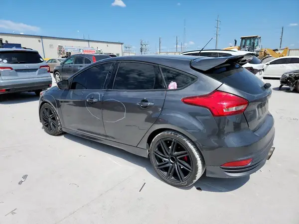 1FADP3L94JL213533 2018 FORD FOCUS - Image 2