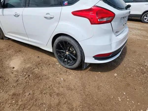 1FADP3L95HL348885 2017 FORD FOCUS - Image 2