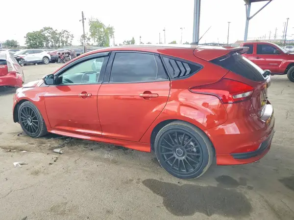 1FADP3L95JL303824 2018 FORD FOCUS - Image 2