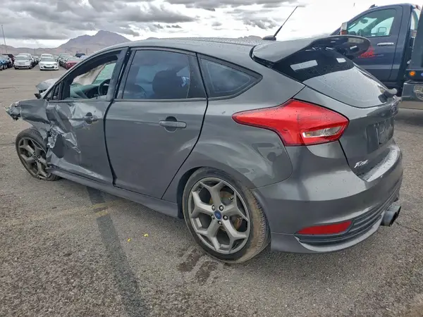 1FADP3L95JL332109 2018 FORD FOCUS - Image 2