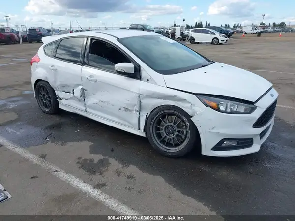 1FADP3L97HL255303 2017 FORD FOCUS - Image 1