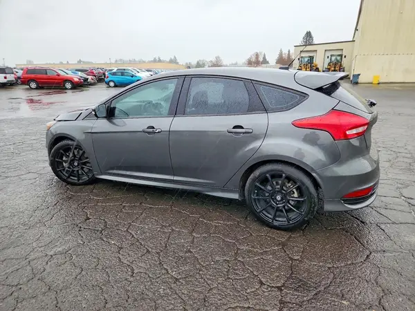 1FADP3L97JL260085 2018 FORD FOCUS - Image 2