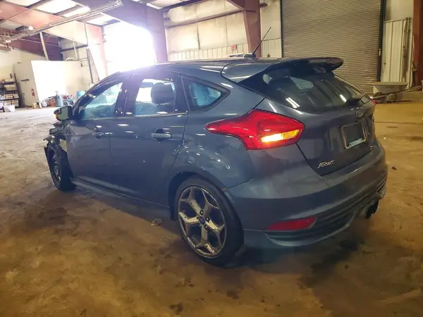 1FADP3L99JL215584 2018 FORD FOCUS - Image 2