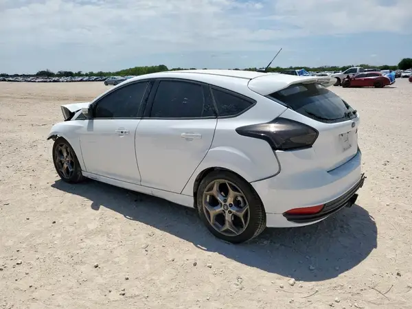 1FADP3L99JL329570 2018 FORD FOCUS - Image 2