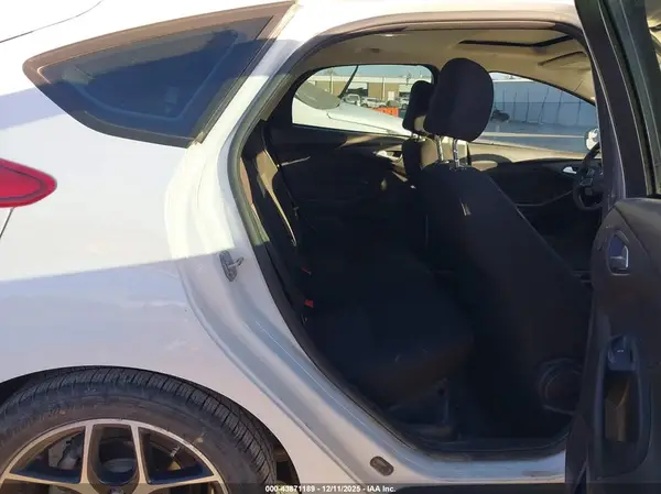 1FADP3M20HL264569 2017 FORD FOCUS - Image 8