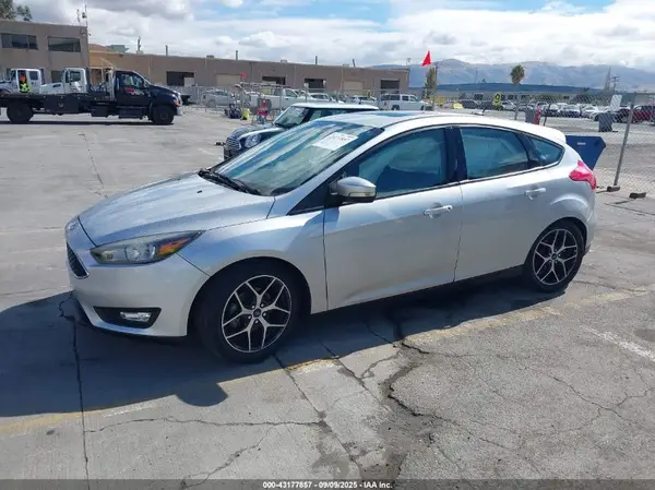 1FADP3M21HL225070 2017 FORD FOCUS - Image 2