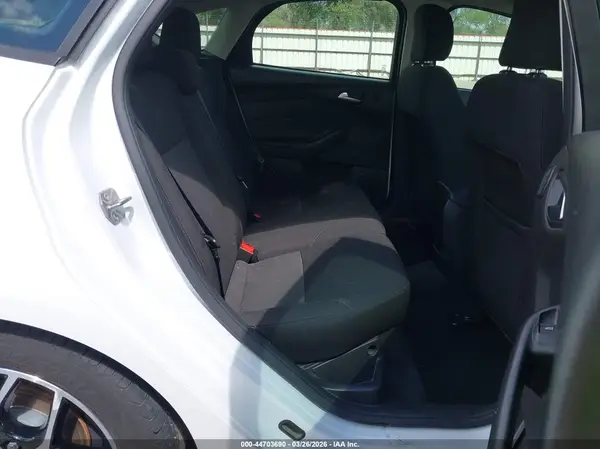 1FADP3M21HL332572 2017 FORD FOCUS - Image 8