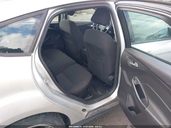 1FADP3M22HL242492 2017 FORD FOCUS - Image 8