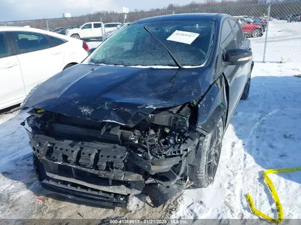 1FADP3M22HL321242 2017 FORD FOCUS - Image 2