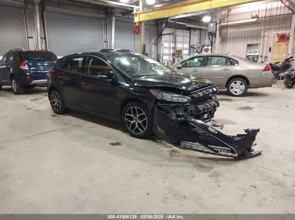 1FADP3M23JL243205 2018 FORD FOCUS - Image 1