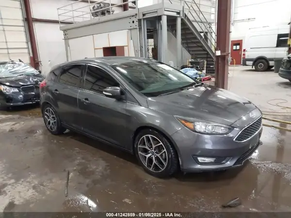 1FADP3M24HL258581 2017 FORD FOCUS - Image 1