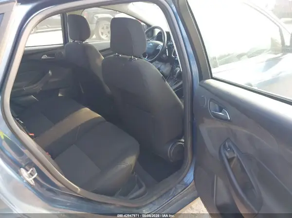 1FADP3M26JL300982 2018 FORD FOCUS - Image 8