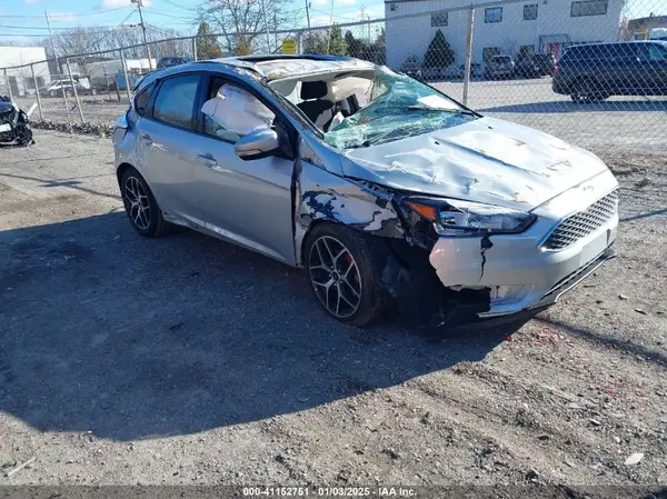 1FADP3M29JL290898 2018 FORD FOCUS - Image 1