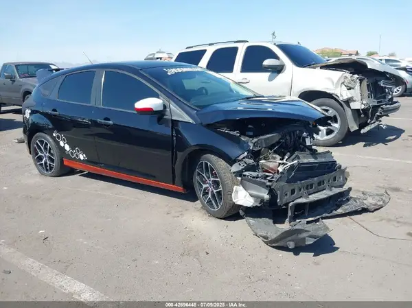 1FADP3M2XJL224263 2018 FORD FOCUS - Image 1
