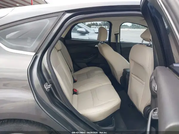 1FADP3N20HL210364 2017 FORD FOCUS - Image 8
