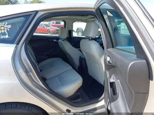 1FADP3N20JL261885 2018 FORD FOCUS - Image 8