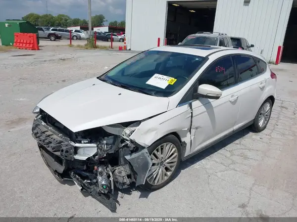 1FADP3N21JL249695 2018 FORD FOCUS - Image 2