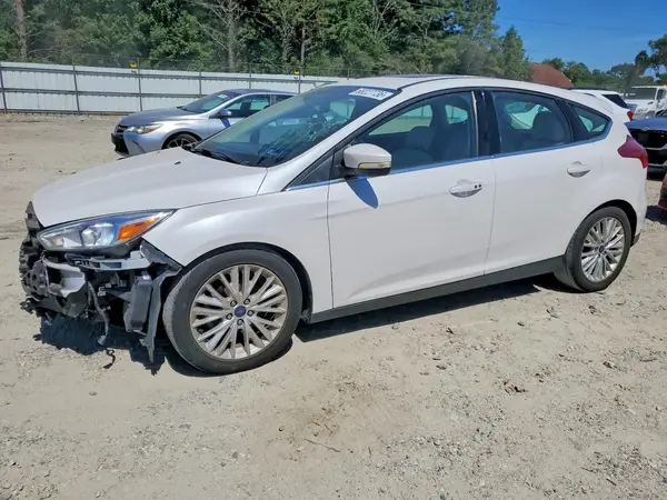 1FADP3N21JL275861 2018 FORD FOCUS - Image 1