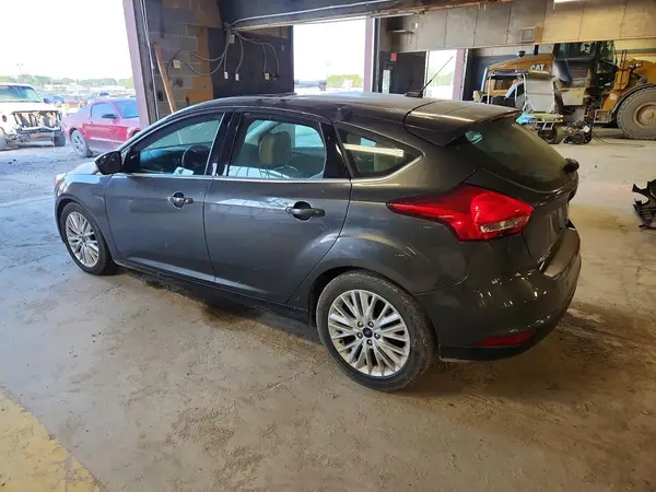 1FADP3N21JL317123 2018 FORD FOCUS - Image 2