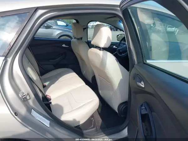 1FADP3N22GL205374 2016 FORD FOCUS - Image 8