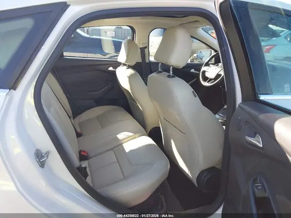 1FADP3N22HL310370 2017 FORD FOCUS - Image 8