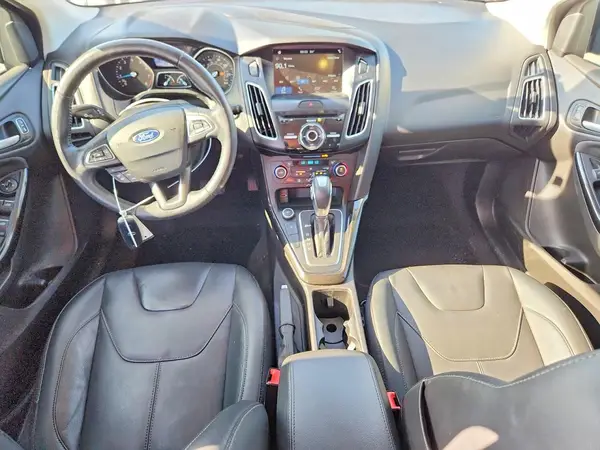 1FADP3N22HL320588 2017 FORD FOCUS - Image 8
